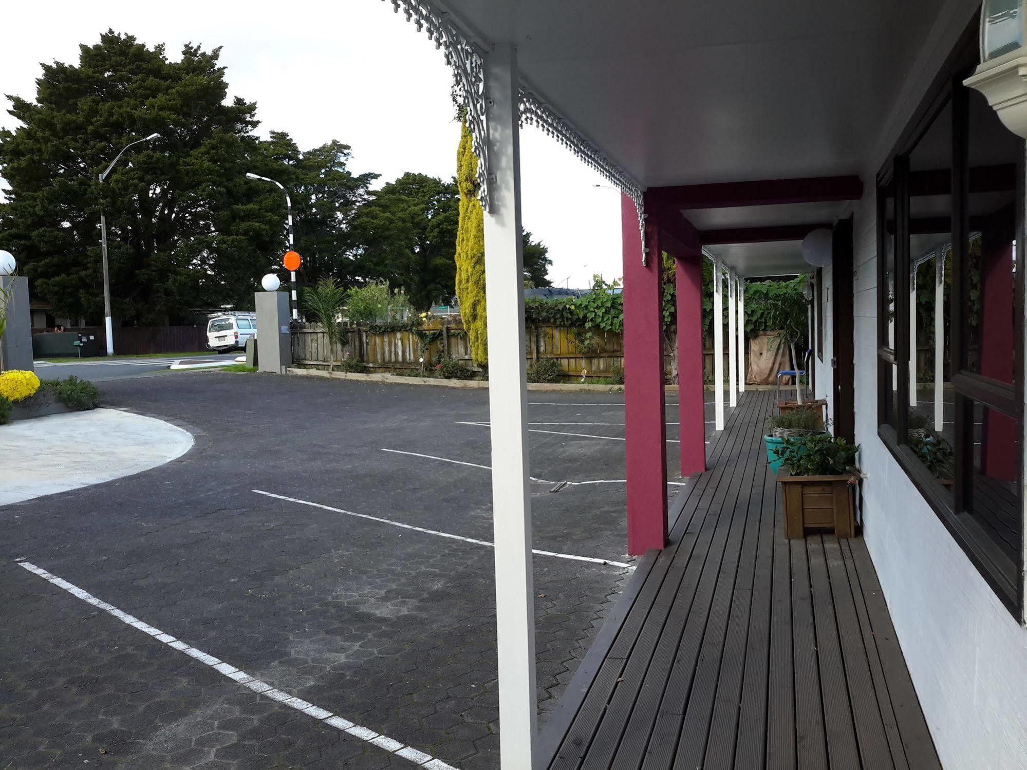 Papakura Pioneer Motor Lodge & Motel Exterior foto